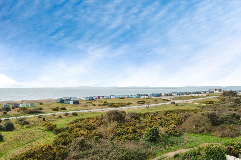 Additional image 6 of 3 bed flat for saleSea Front, Hayling Island, Hampshire PO11