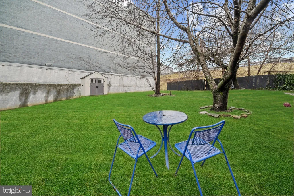 9 Bristow Place, Philadelphia, PA 19123