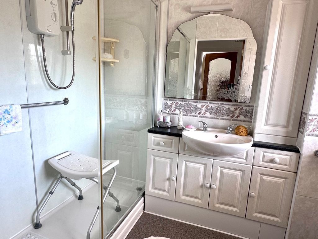 Additional image 17 of 2 bed flat for sale44 Mark Anthony Court, Hayling Island PO11