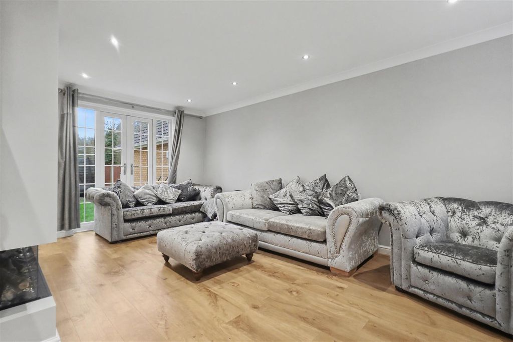 3 bed semi-detached house for saleCherry Tree Close, Halstead CO9 photo 4