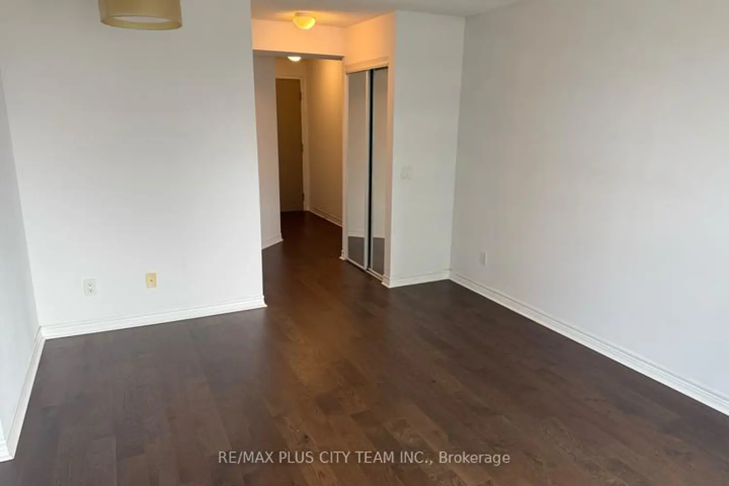 763 Bay Street 2812 photo 4
