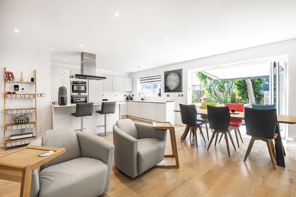 Additional image 4 of 3 bed detached house for saleFlint Close, Rotherfield Greys, Henley-On-Thames RG9