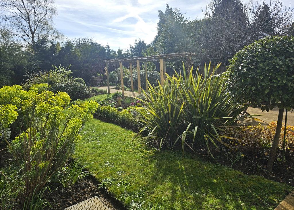 Additional image 13 of 2 bed flat for saleHindhead, Surrey GU26