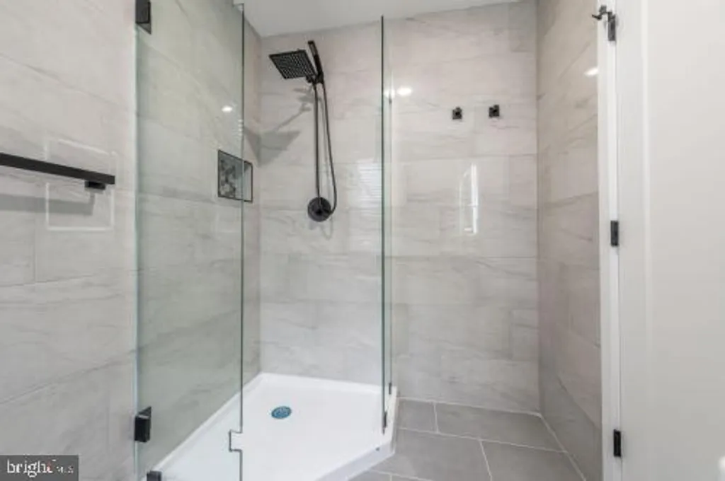 6371 Germantown Avenue, Philadelphia, PA 19144