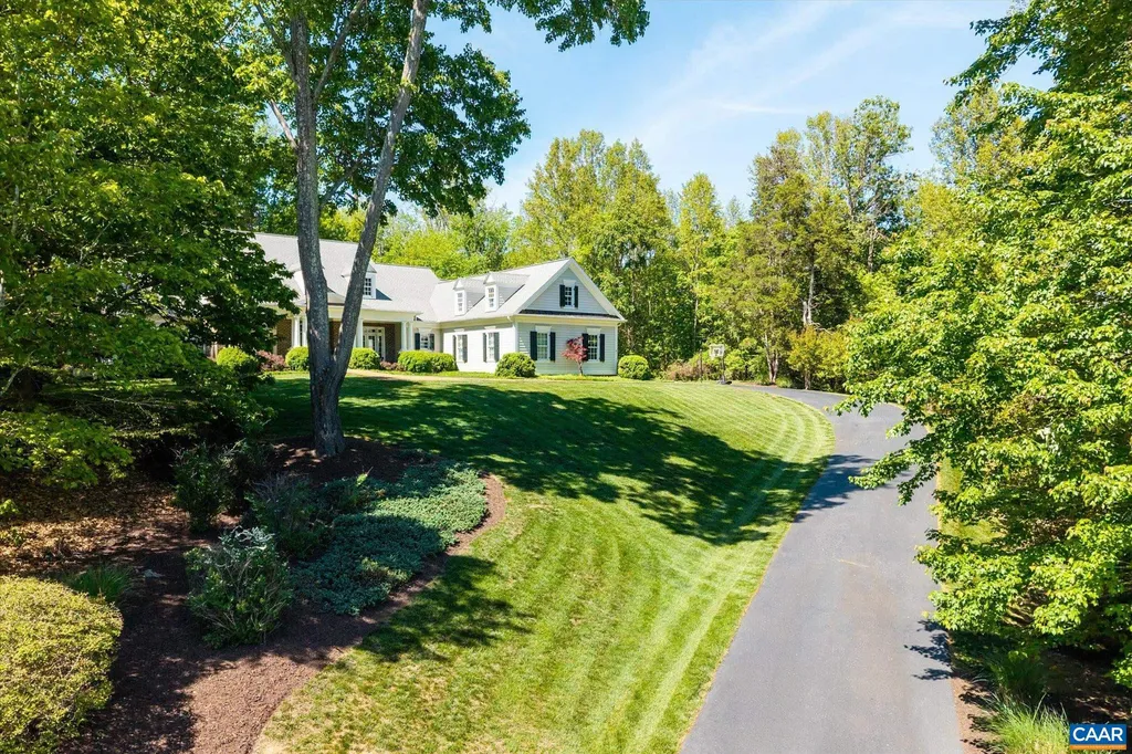 2946 Daventry Ln, Charlottesville, VA 22911