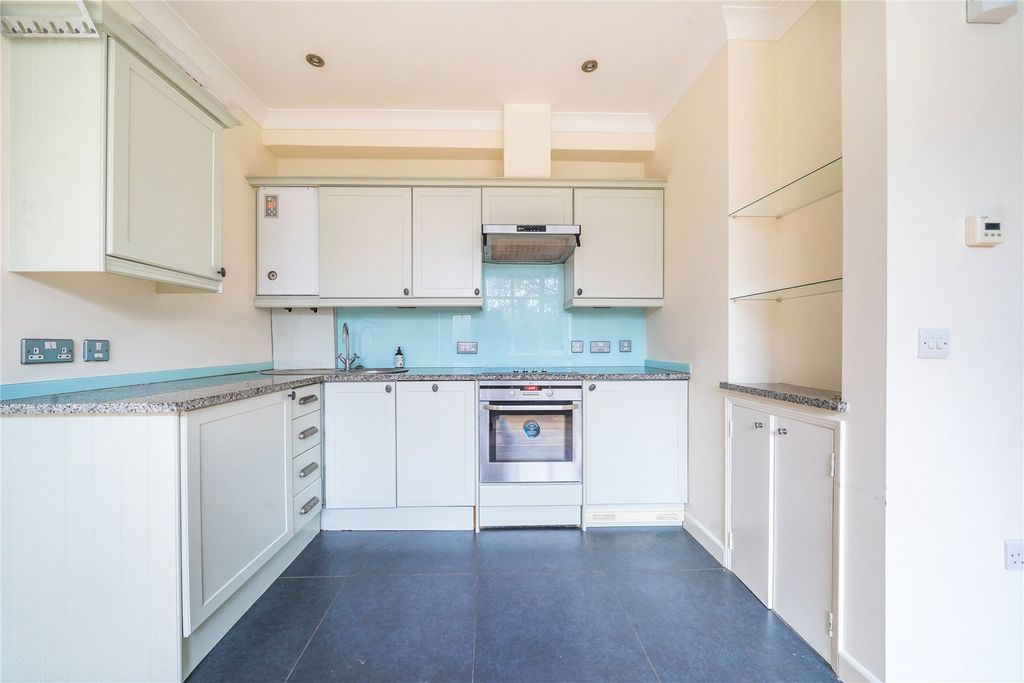 Additional image 8 of 1 bed flat for saleHaslemere, Surrey GU27