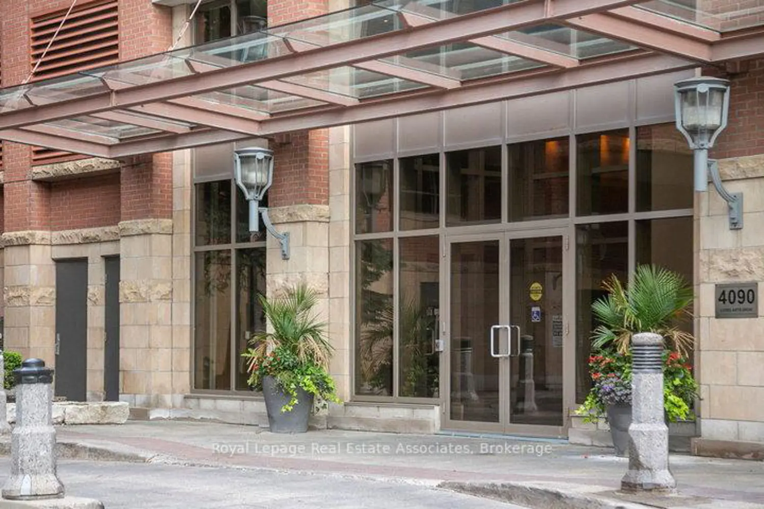 330 Princess Royal Drive 319