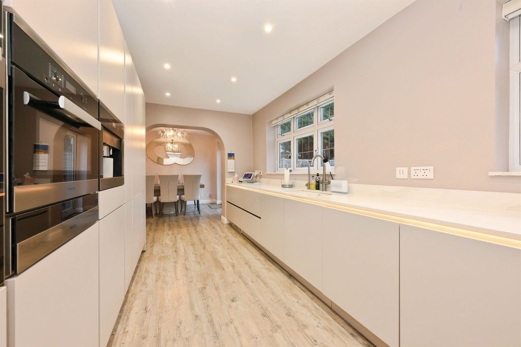 Additional image 10 of 5 bed detached house for saleRoselands Avenue, Hoddesdon EN11