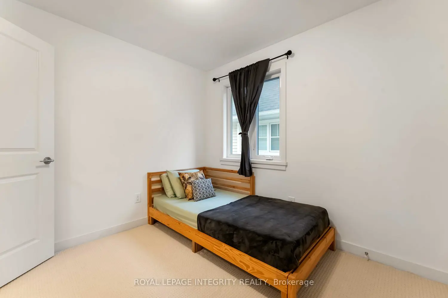 Additional image 12 of 221 Finsbury Avenue