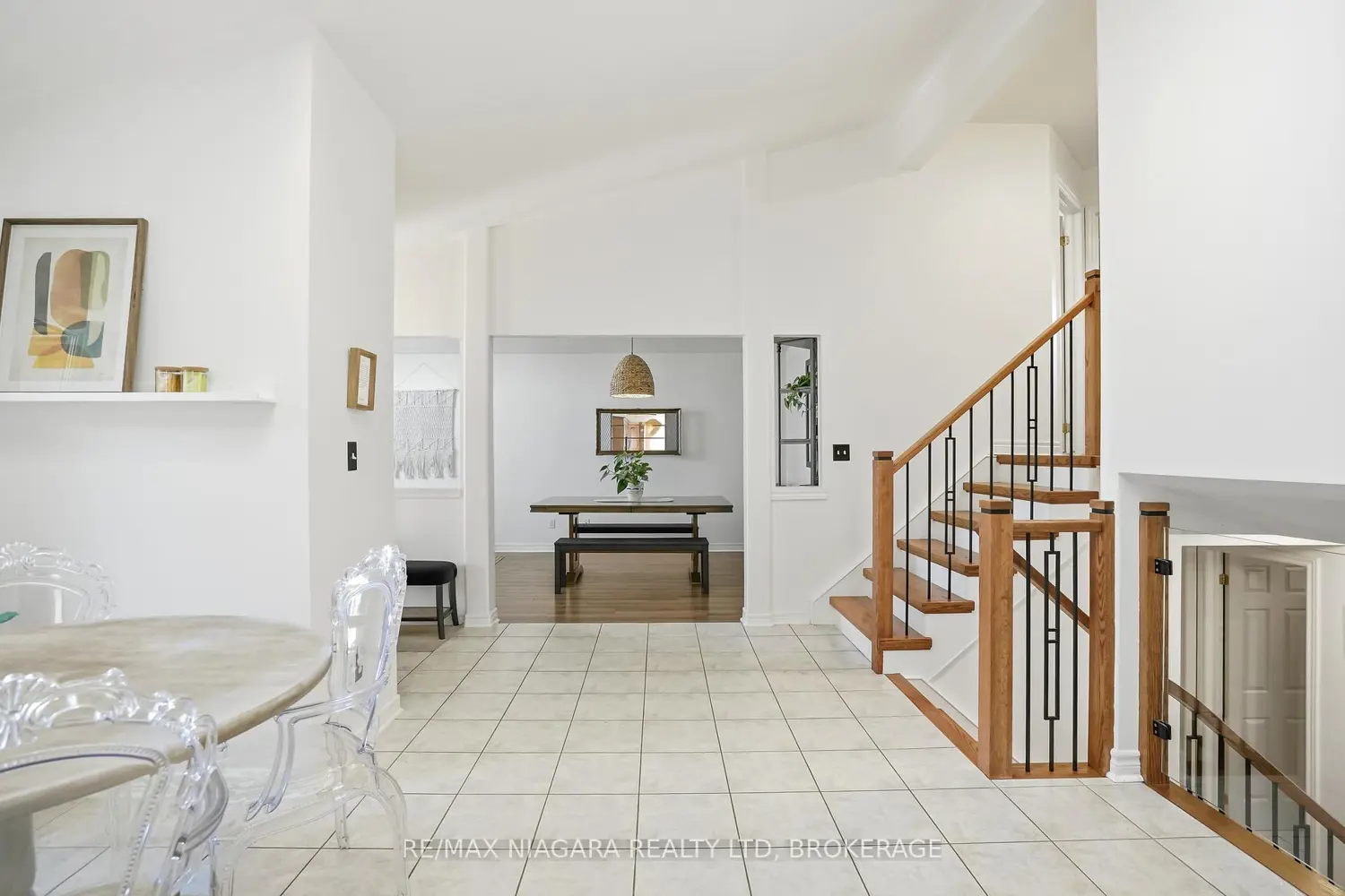 858 Canada Drive photo 4