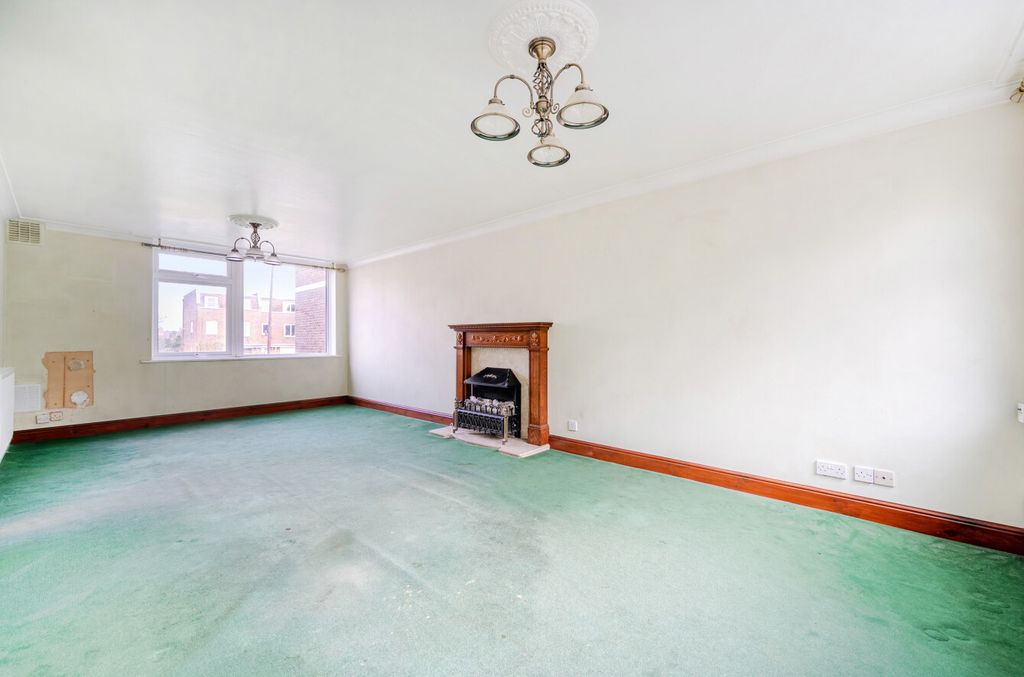Additional image 7 of 2 bed flat for saleJuniper Square, Havant, Hampshire PO9