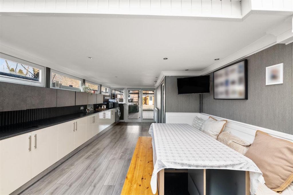 Additional image 6 of 5 bed semi-detached house for saleBotwell Lane, Hayes UB3