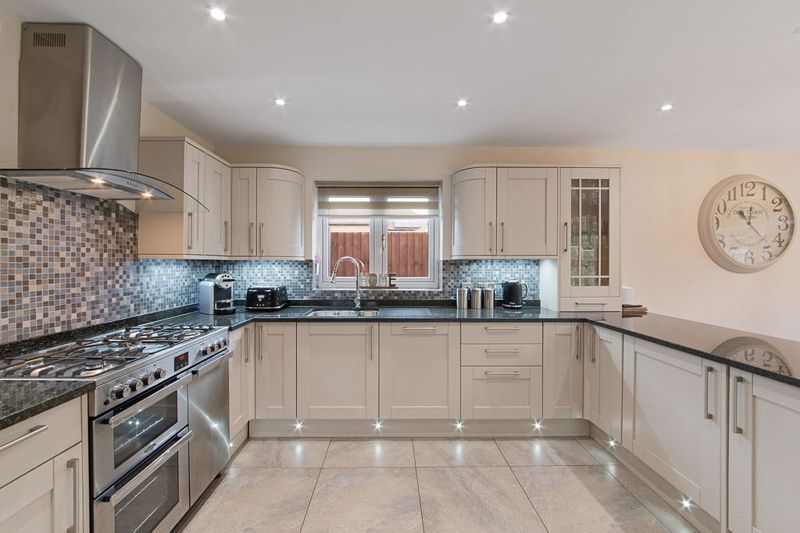 Additional image 2 of 4 bed detached house for saleDerby Road, Hoddesdon EN11