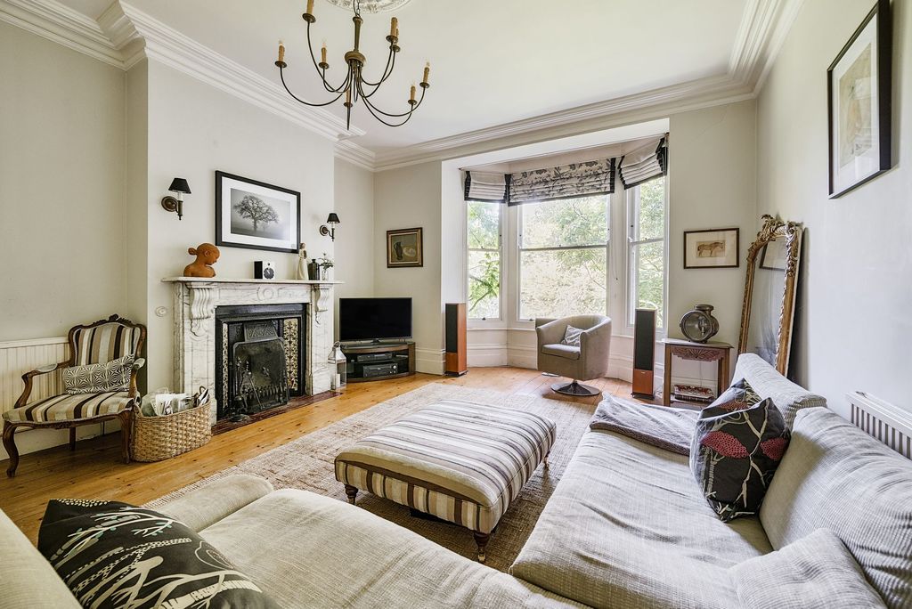 Additional image 3 of 4 bed detached house for saleKnox Road, Havant PO9