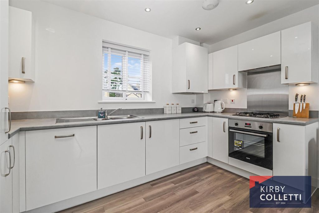 Additional image 7 of 2 bed flat for saleSchofield Way, Hoddesdon EN11