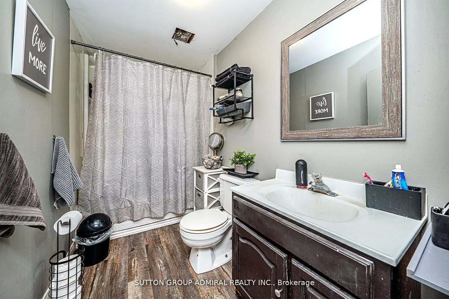 1662 Penley Road photo 4