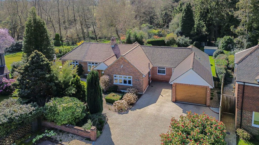3 bed bungalow for saleChesworth Close, Horsham, West Sussex RH13