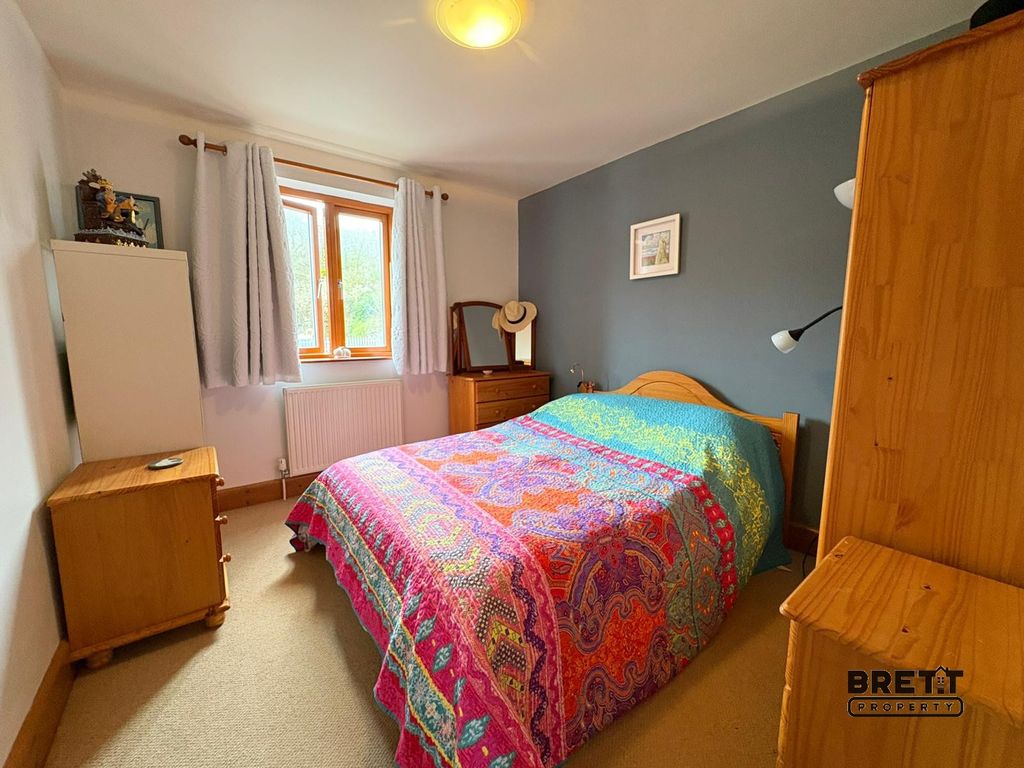 2 bed flat for saleSovereign House, Nelson Quay, Milford Haven, Pembrokeshire. SA73 photo 5