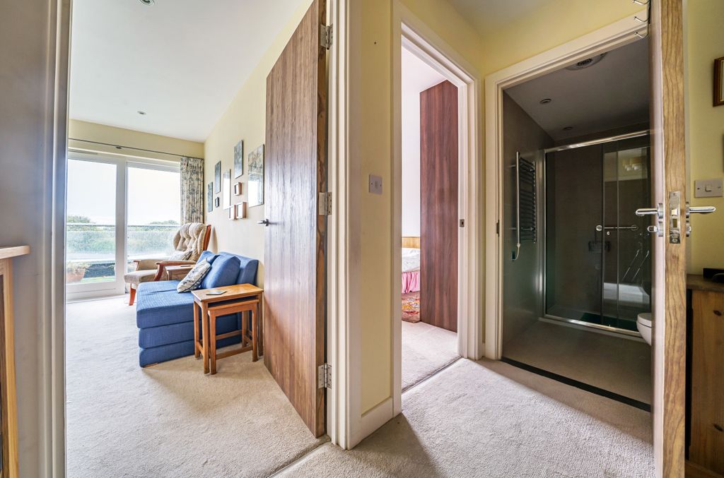Additional image 6 of 1 bed flat for saleWispers Lane, Haslemere, Surrey GU27