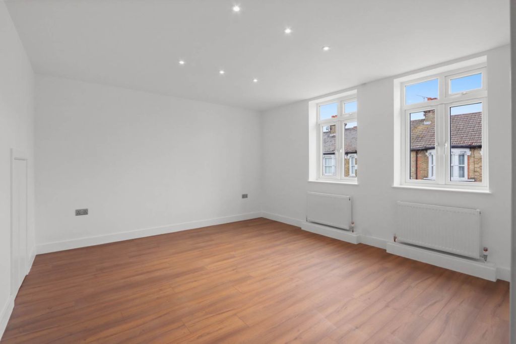 Additional image 6 of 1 bed flat for saleRye Road, Rye Park, Hoddesdon EN11