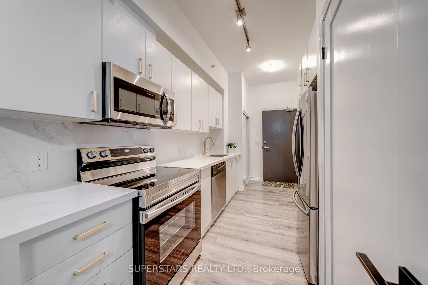 11611 Yonge Street 525 photo 2