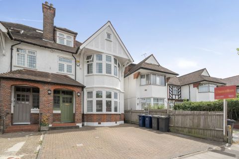 Woodstock Avenue, Golders Green NW11