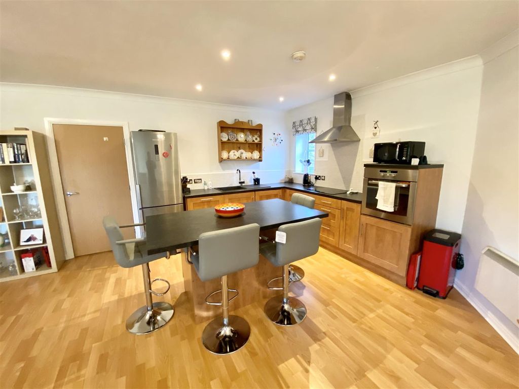 Additional image 8 of 2 bed flat for saleAlmond Court, Northowram, Halifax HX3