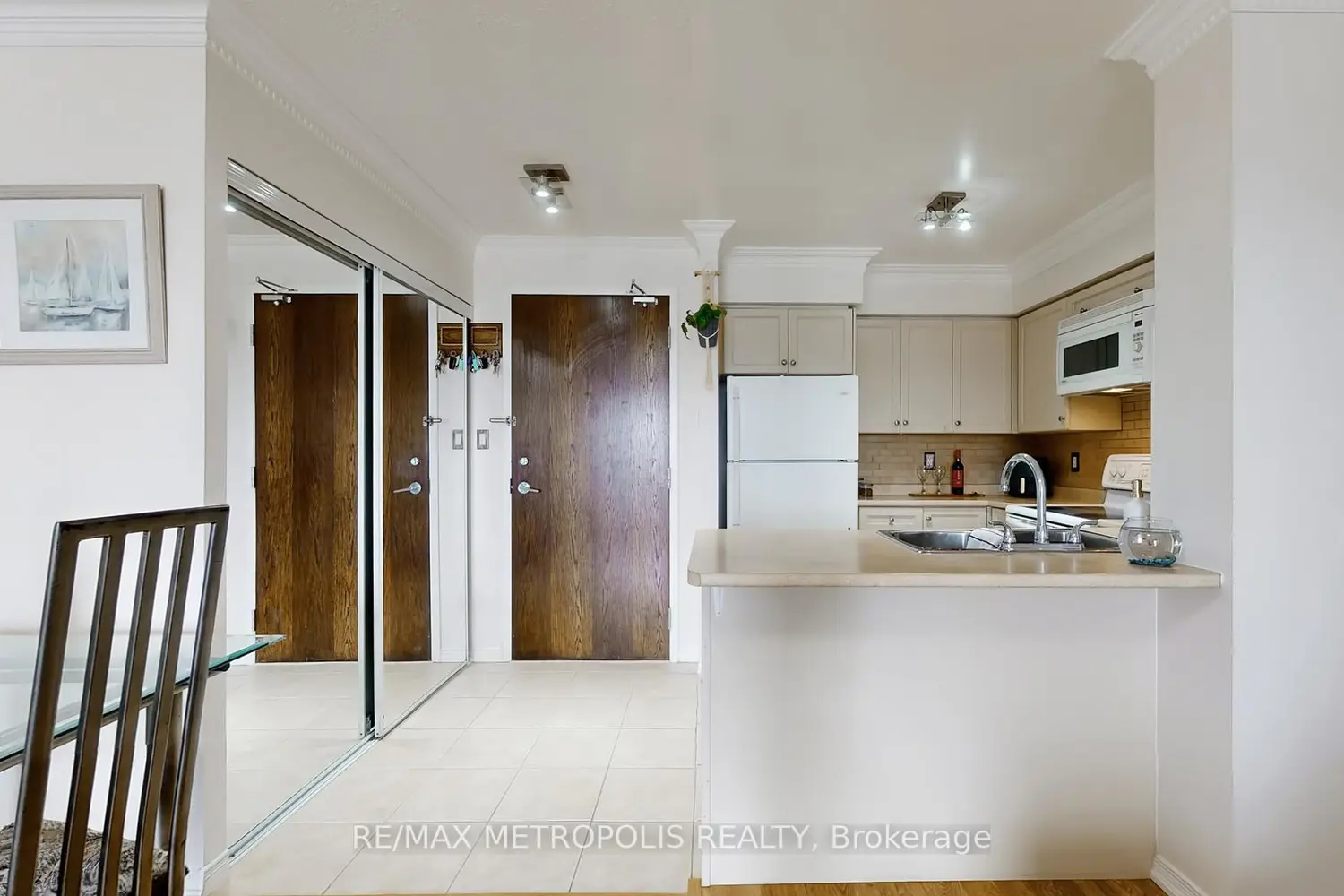 Additional image 8 of 2772 Keele Street 403