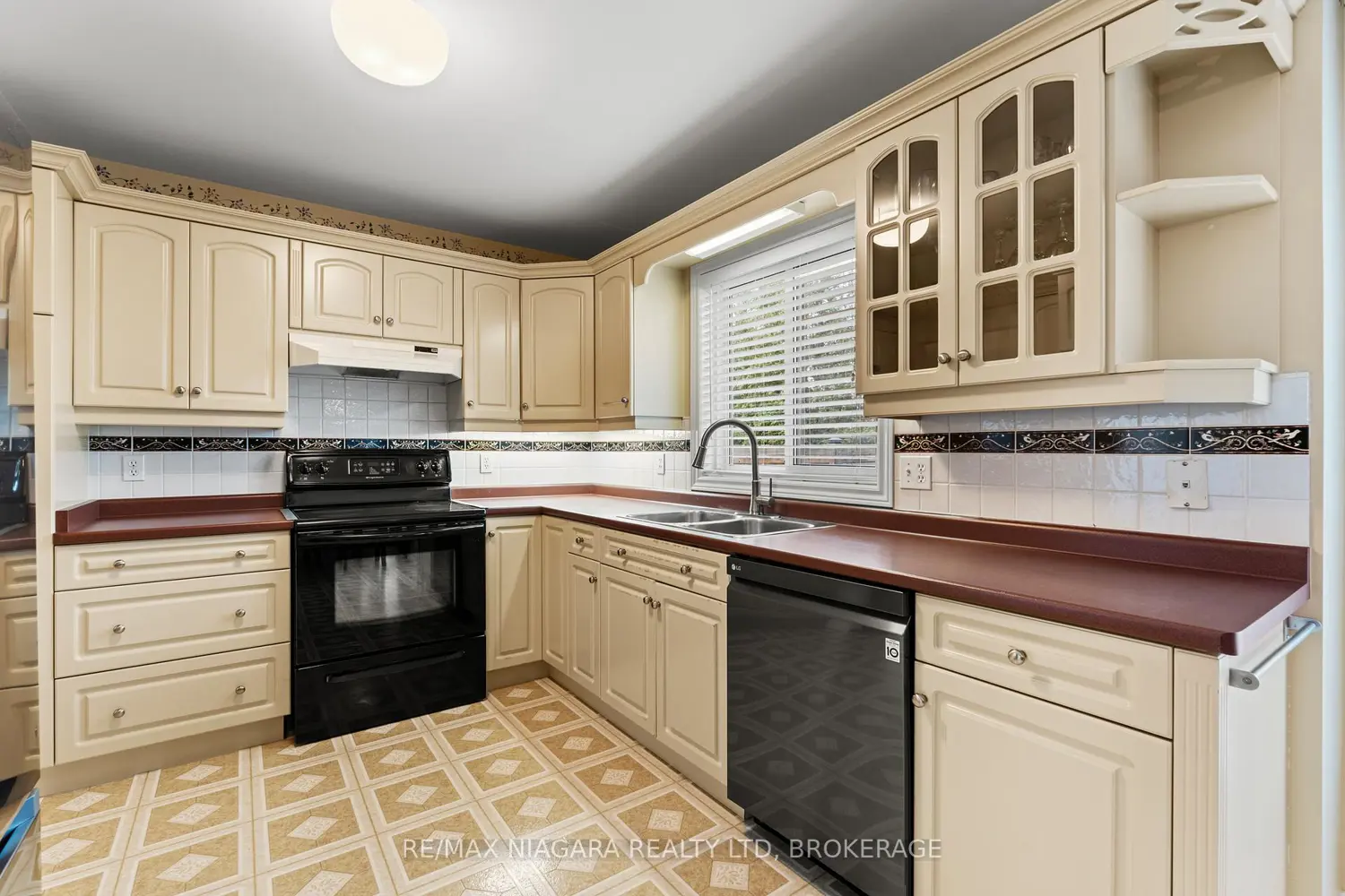 12 Oak Drive photo 5