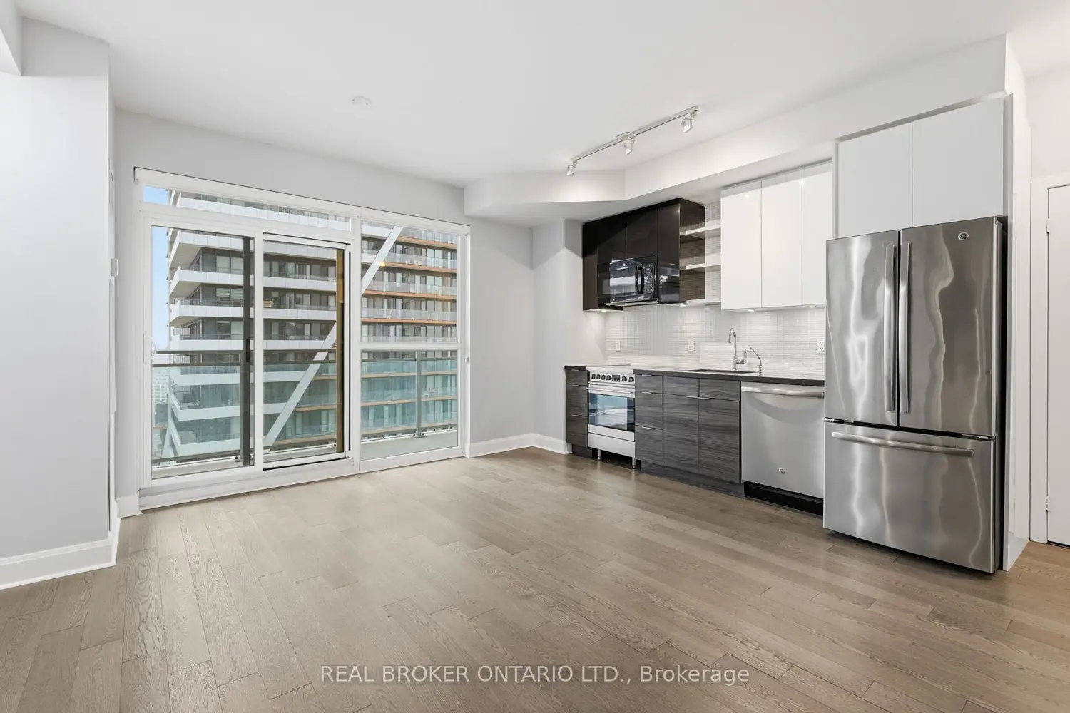 33 Shore Breeze Drive 1801 photo 2