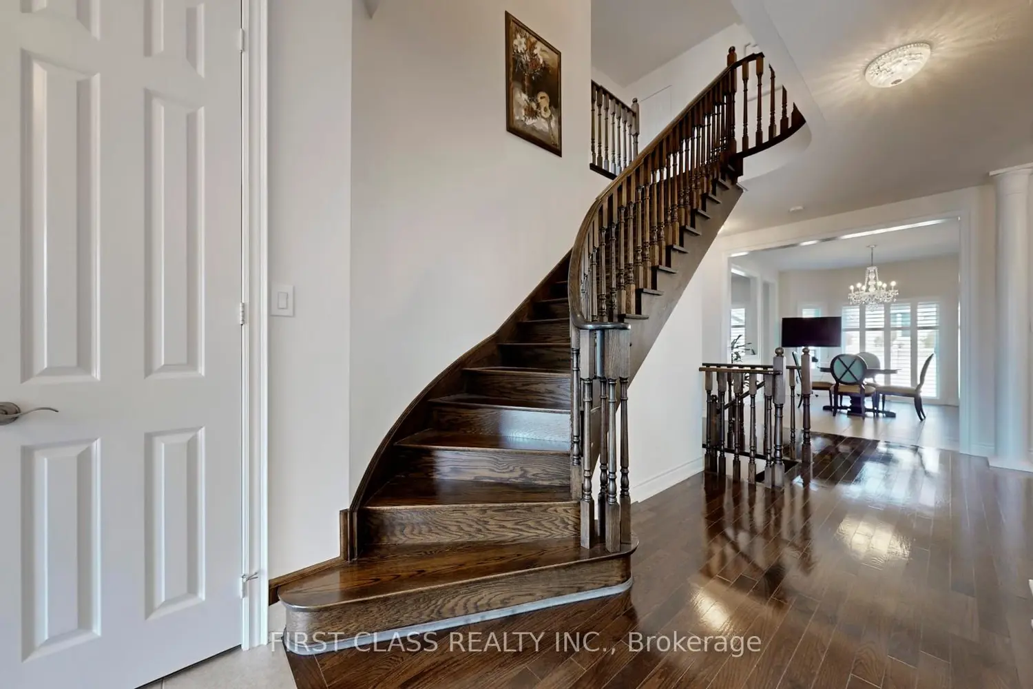 93 Royal West Drive photo 2