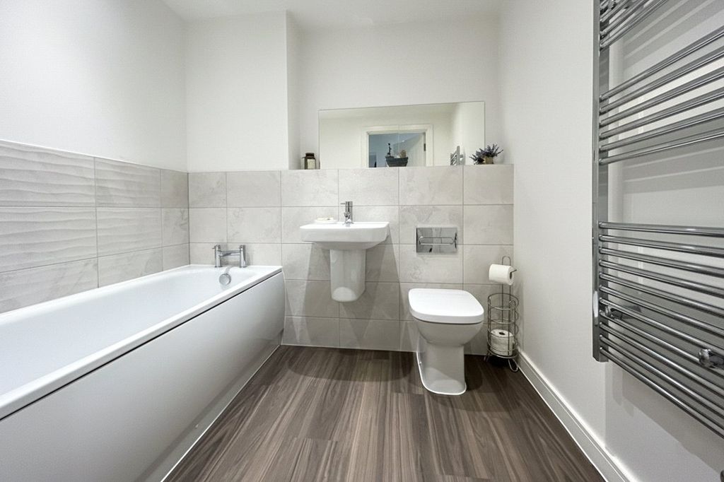 Additional image 3 of 2 bed flat for saleStation Road, Hook, Hampshire RG27
