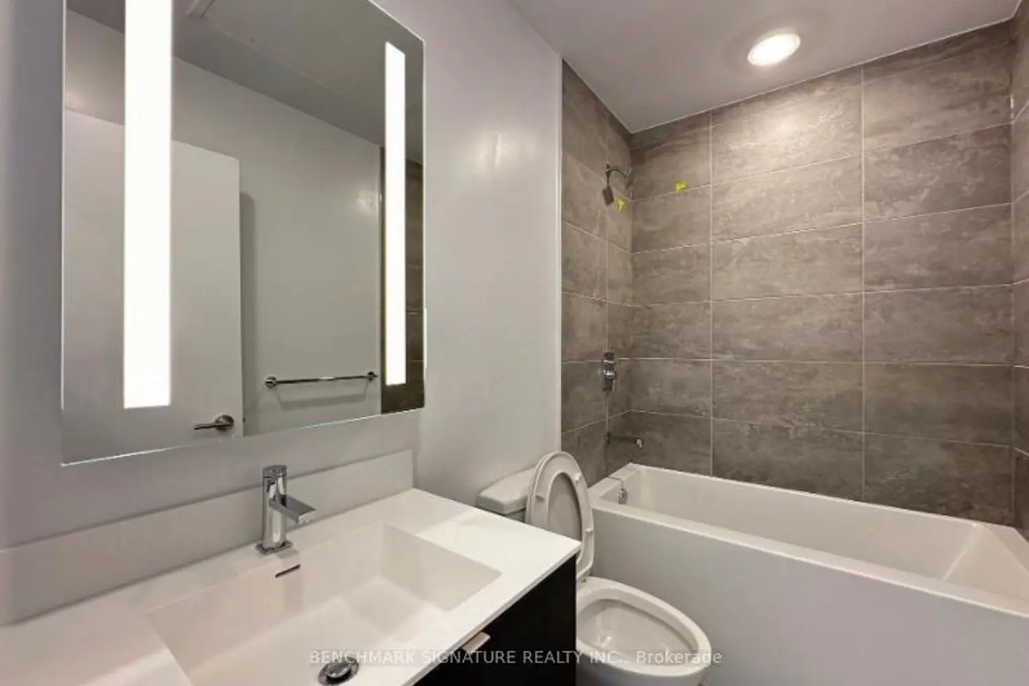 Additional image 10 of 500 Dupont Street 709