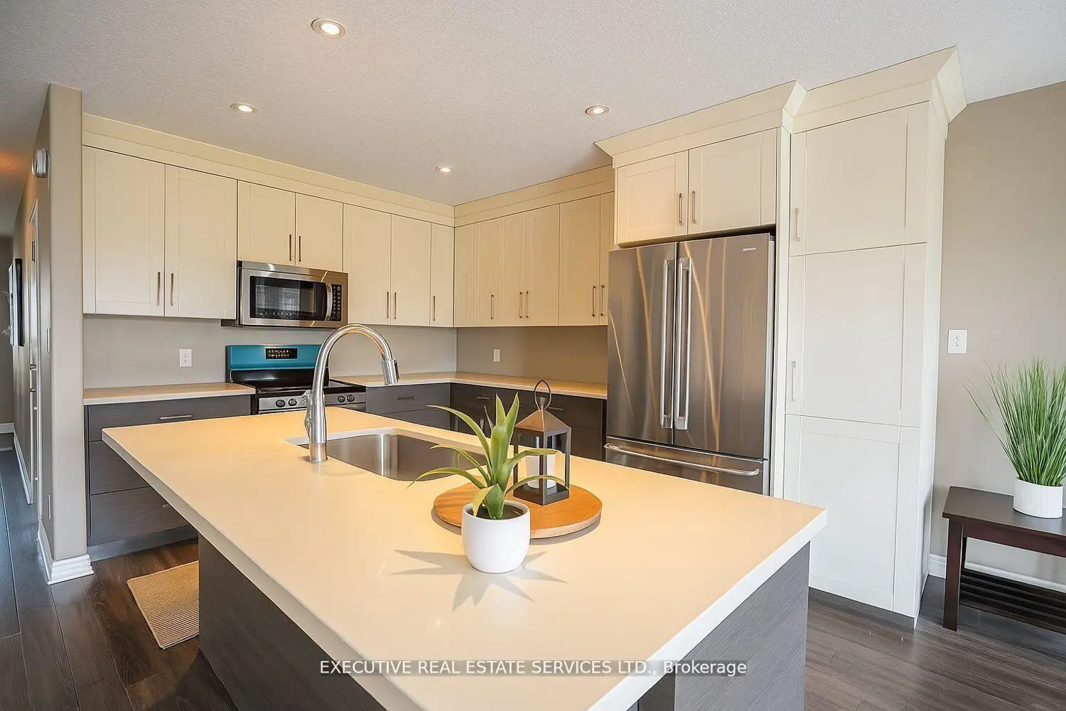 153 Fairfield Drive photo 5