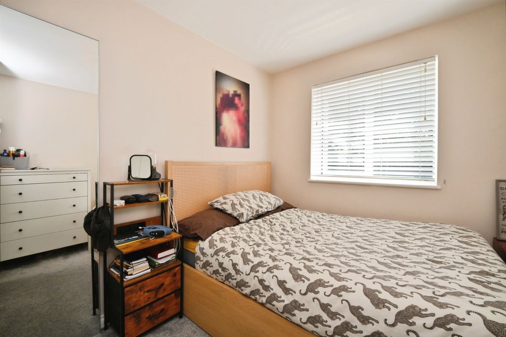 Additional image 9 of 2 bed flat for saleSalisbury Road, Hoddesdon EN11