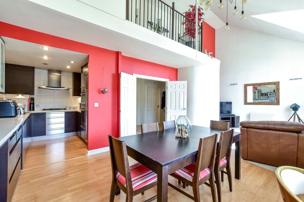 Additional image 4 of 3 bed flat for saleEvans Wharf, Hemel Hempstead HP3