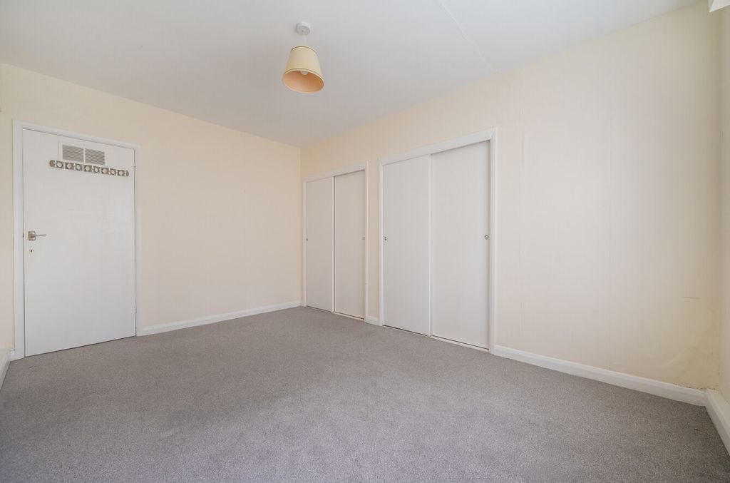 Additional image 9 of 2 bed flat for saleHindhead, Surrey GU26