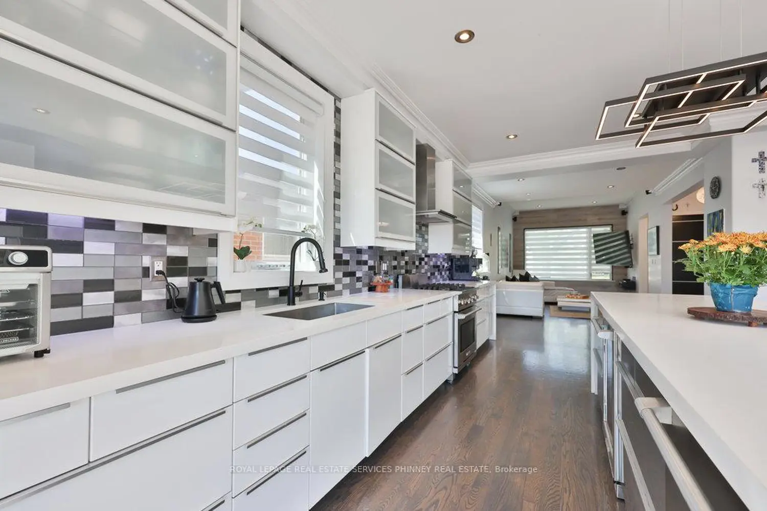 880 6Th Street photo 5