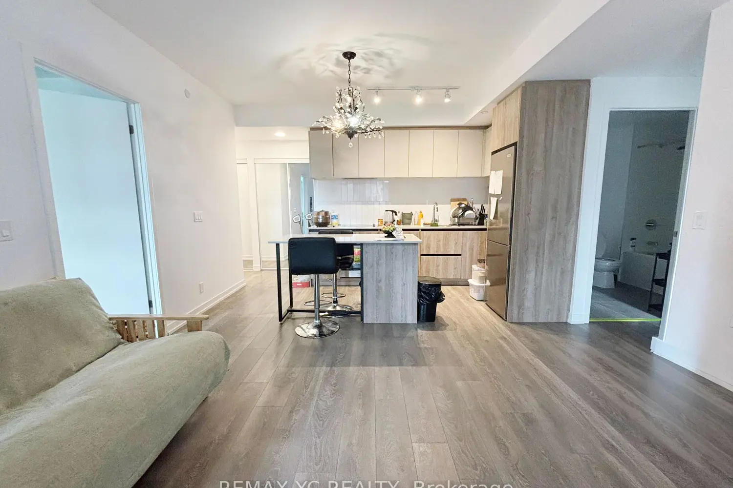 8 Beverley Glen Boulevard 324 photo 5