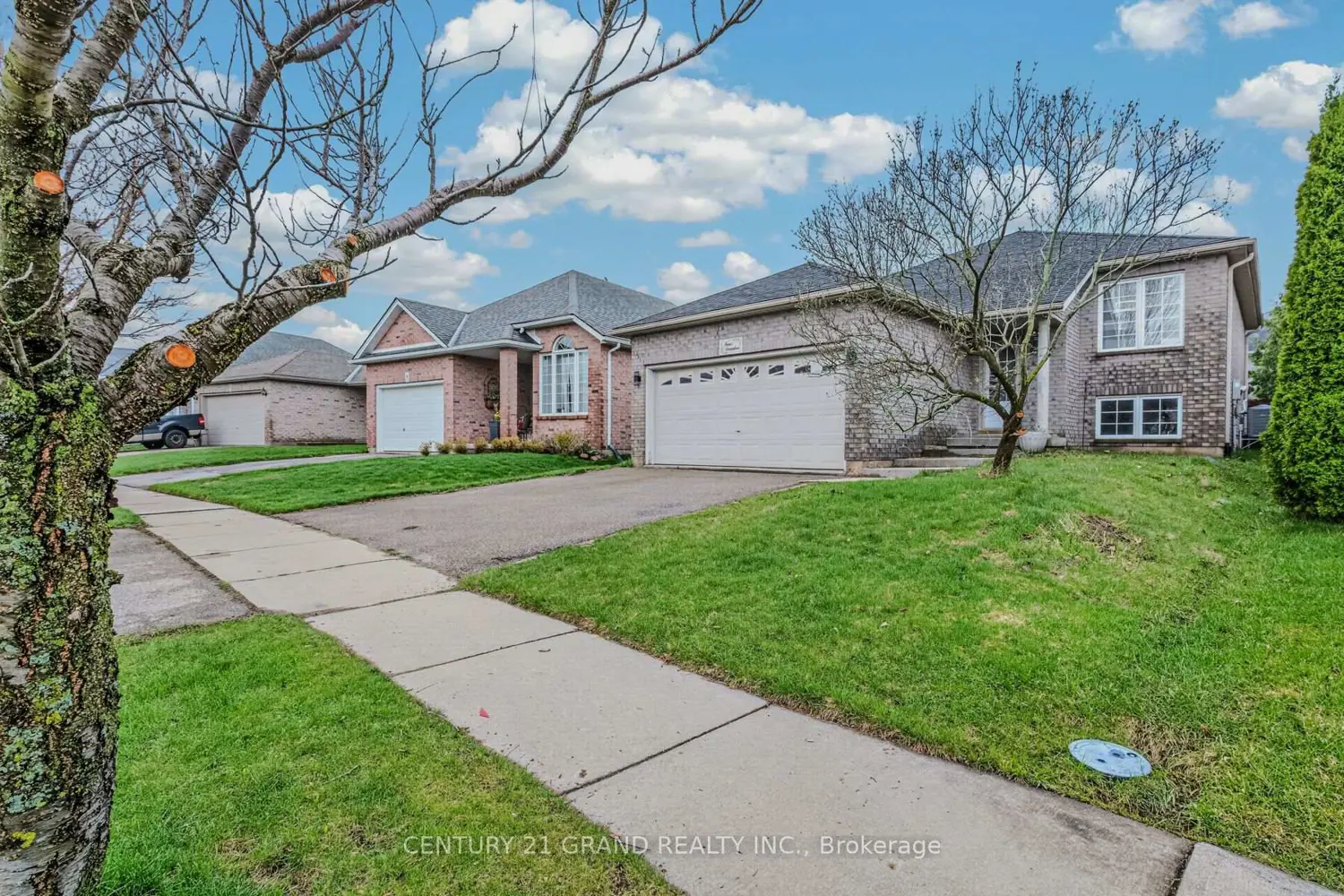 4 Dowden Avenue photo 2