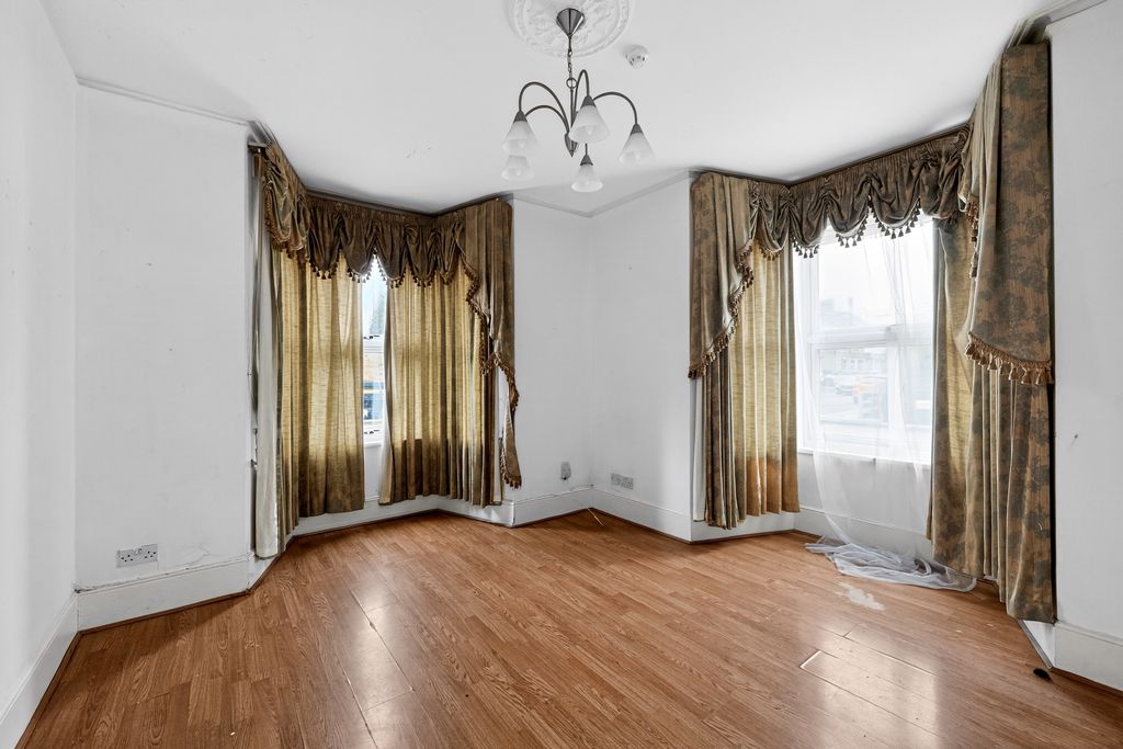Additional image 5 of 5 bed detached house for saleWalton Road, Hoddesdon EN11