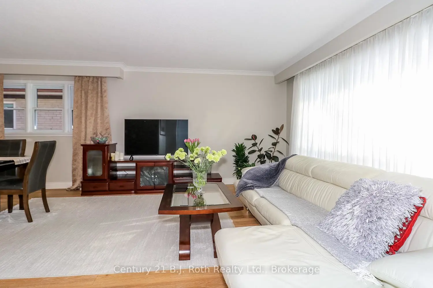 156 The Westway photo 3