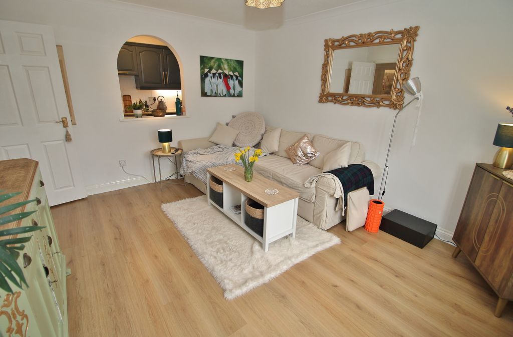 Additional image 9 of 2 bed flat for saleEmpire Court, East Street, Havant PO9