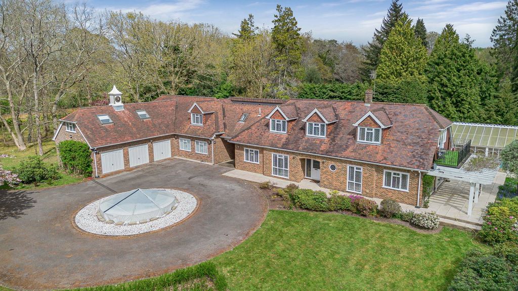 5 bed detached house for saleForest Road, Horsham RH12