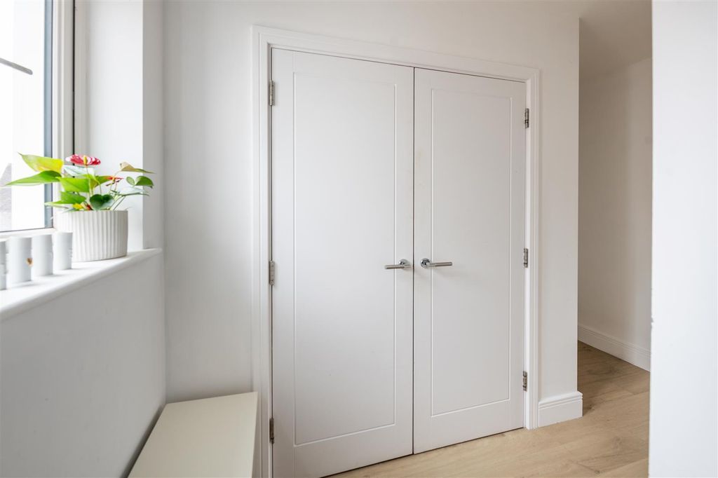 Additional image 14 of 2 bed flat for saleBrocklehurst Way, Horley RH6