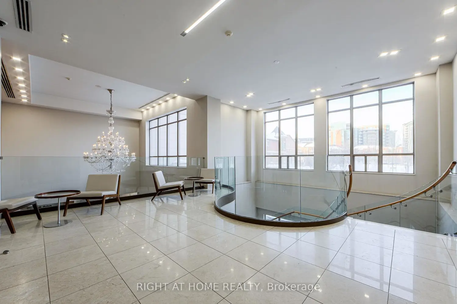Additional image 18 of 37 Galleria Parkway Uph2