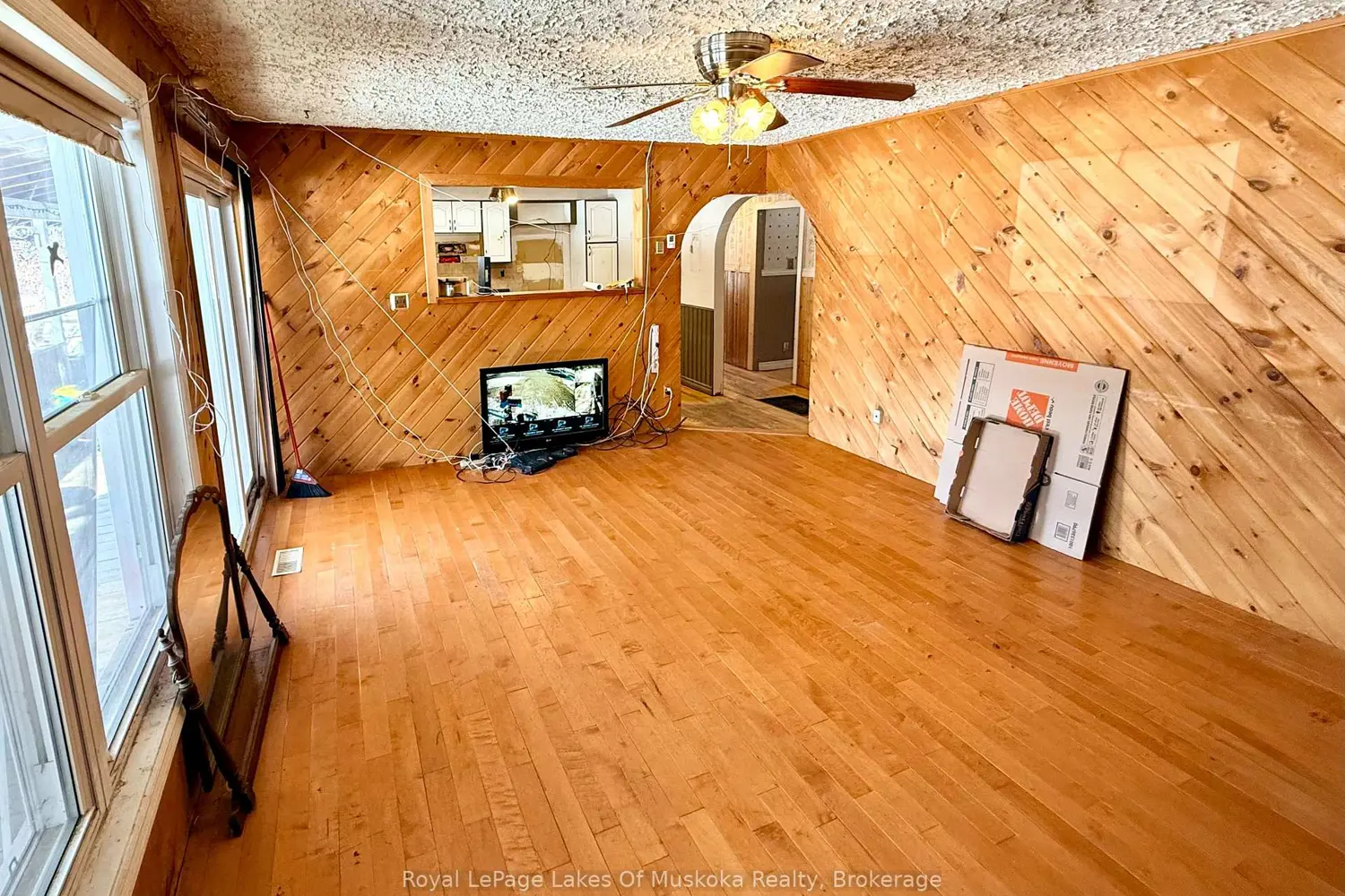1071 Naismith Road photo 4