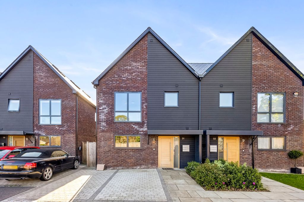 4 bed semi-detached house for saleLower Faircox, Henfield BN5