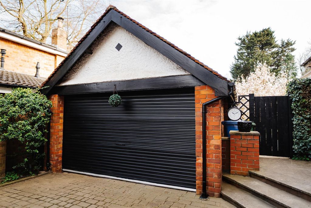 Additional image 57 of 6 bed semi-detached house for saleFerriby Road, Hessle HU13