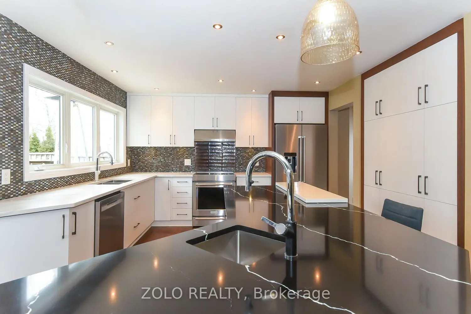 1392 Talcy Crescent photo 2